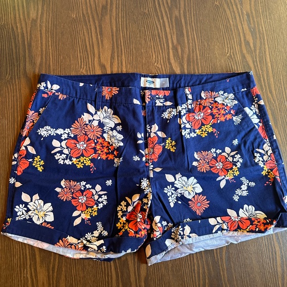 Old Navy Pants - Old Navy Everyday Shorts, 3” inseam - size 12